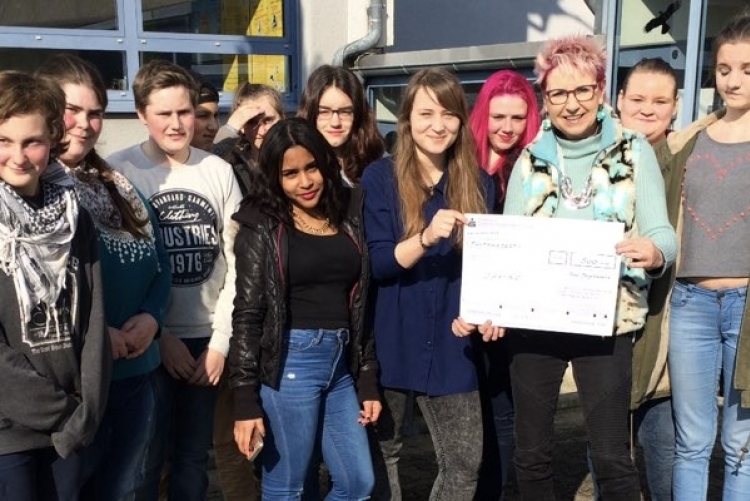ZONTA unterstützt Schultheaterprojekt der Altenbergschule mit 500 Euro